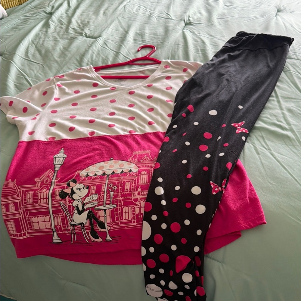 Disney Girls Pink White Black Minnie Mouse Two-Piece set.